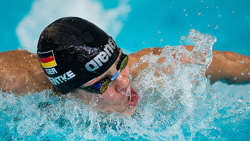 Franziska Hentke wurde ihrer Favoritenrolle gerecht. Über 200 Meter Schmetterling gewann die Magdeburgerin in 2:03,01 Minuten und verbesserte ihren deutschen Rekord um 0,46 Sekunden. Franziska Hentke wurde ihrer Favoritenrolle gerecht. Über 200 Meter Schmetterling gewann die Magdeburgerin in 2:03,01 Minuten und verbesserte ihren deutschen Rekord um 0,46 Sekunden.