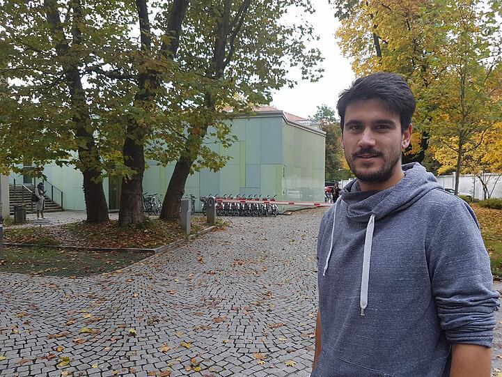 So nah und doch so fern: Kerem Schamberger sollte seit dem 1. Oktober an der LMU arbeiten &ndash; wie es weitergeht, weiß er nicht.