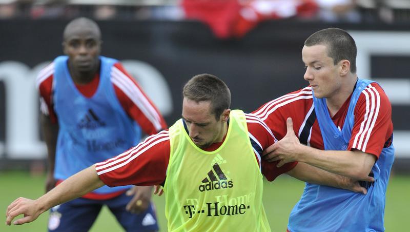 Alexander Baumjohann im Trainimg gegen Franck Ribéry Alexander Baumjohann im Trainimg gegen Franck Ribéry