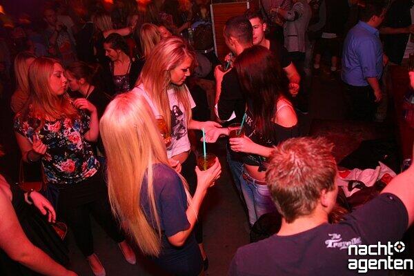 Nochmal so richtig feiern vor dem anstrengenden nächsten Semester: Das überfakultäre Semesteropening in der Spielwiese. Mehr Bilder unter: www.nachtagenten.de.