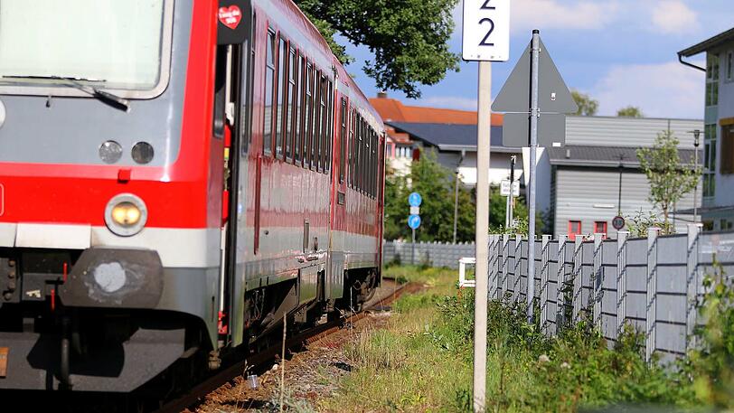 Der Zug kam vom Hauptbahnhof Traunstein und fuhr in Richtung Hörpolding.