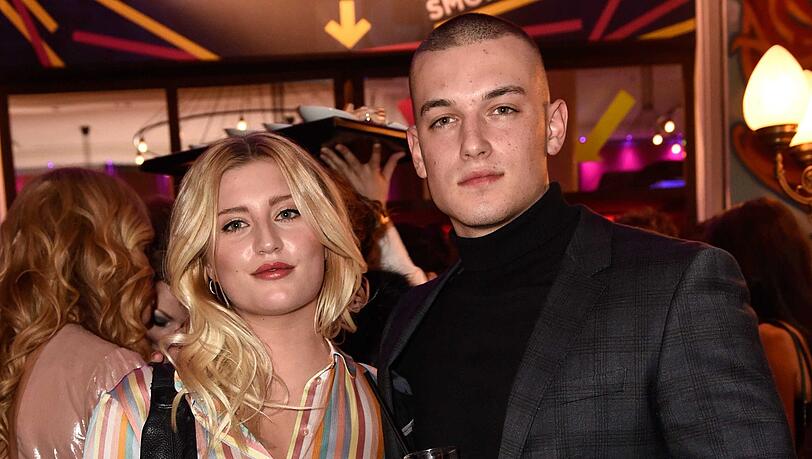 Luna Schweiger mit ihrem Ex-Freund Marvin Balletshofer. Der Jungunternehmer starb am Wochenende bei einem Autounfall. Luna Schweiger mit ihrem Ex-Freund Marvin Balletshofer. Der Jungunternehmer starb am Wochenende bei einem Autounfall.