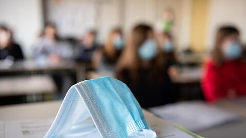Die meisten Schüler wünschen sich, dass die Vermittlung von Schulstoff auch nach Corona weitgehend von den Lehrern in der Schule übernommen wird.