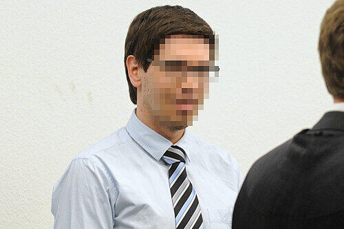 Vor der Urteilsverkündung: Noch lächelt Sascha S., der seinen unglaublichen Schwindel im Prozess zugegeben hat.