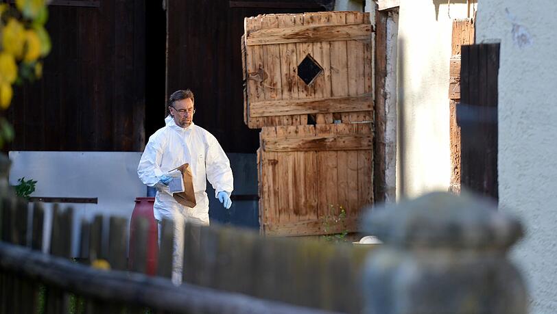 Ein Spezialeinsatzkommando fand den Tatverdächtigen wenige Stunden später leblos in einer Scheune. Ein Spezialeinsatzkommando fand den Tatverdächtigen wenige Stunden später leblos in einer Scheune.