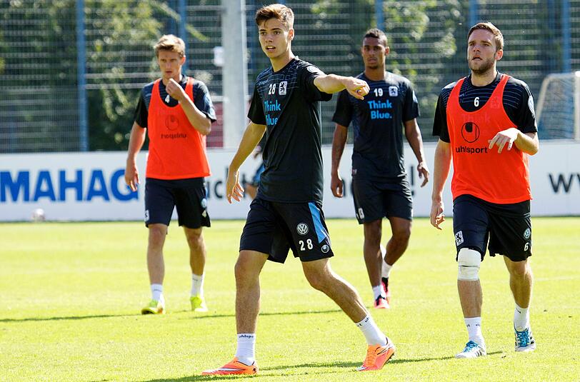 Julian Weigl: &bdquo;Ein Weigl kann ja sogar Tore schießen&ldquo;, stellte der U-20-Nationalspieler verwundert fest, nachdem er beim 1:1 gegen Holland getroffen hatte. Der Ex-Kapitän kommt mit viel Rückenwind aus der Länderspielpause. &bdquo;Ich bin top motiviert.&ldquo;