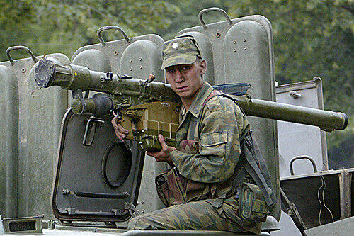 Ein russischer Soldat in Südossetien. Nach Angaben Georgiens befinden sich 10000 russische Soldaten in der Region.
