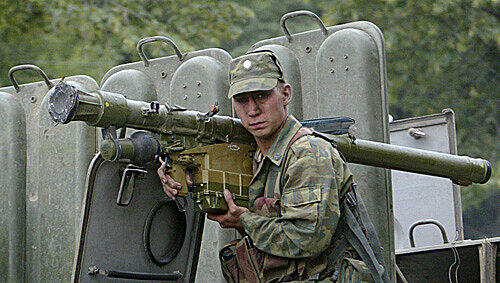 Ein russischer Soldat in Südossetien. Nach Angaben Georgiens befinden sich 10000 russische Soldaten in der Region. Ein russischer Soldat in Südossetien. Nach Angaben Georgiens befinden sich 10000 russische Soldaten in der Region.