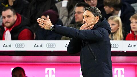 Dortmund-Trainer Niko Kovac ärgert sich im Topspiel in München über den Schiedsrichter.