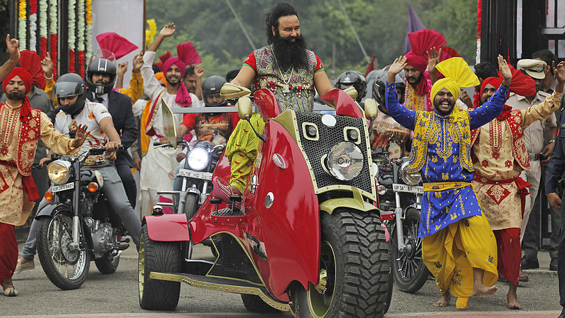 Im Gerichtsverfahren gegen den Guru Gurmeet Ram Rahim, der der Vergewaltigung angeklagt ist, wird heute ein Urteil erwartet.