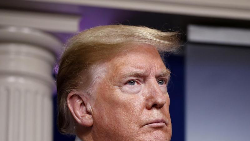 Nach viel öffentlicher Kritik und offiziellen Warnungen hat sich US-Präsident Donald Trump bemüht, seine Idee zu Desinfektionsmittel-Injektionen gegen das Coronavirus wieder einzufangen. Nach viel öffentlicher Kritik und offiziellen Warnungen hat sich US-Präsident Donald Trump bemüht, seine Idee zu Desinfektionsmittel-Injektionen gegen das Coronavirus wieder einzufangen.