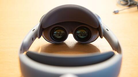 Die neue Samsung-Brille - hier zu sehen ihr Prototyp aus dem Frühjahr - gibt es deutlich günstiger als Apples Vision Pro.