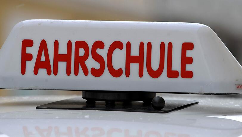 Bei einer Fahrschule war die zwölfjährige natürlich nicht. Bei einer Fahrschule war die zwölfjährige natürlich nicht.