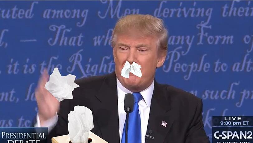 Hatschi! Donald Trump machte während des TV-Duells nicht mit schlagenden Argumenten von sich reden - vielmehr stand seine Nase im Fokus der Aufmerksamkeit... Hatschi! Donald Trump machte während des TV-Duells nicht mit schlagenden Argumenten von sich reden - vielmehr stand seine Nase im Fokus der Aufmerksamkeit...