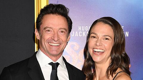Hugh Jackman und Sutton Foster haben die Premiere seines Films "Song Sung Blue" besucht.