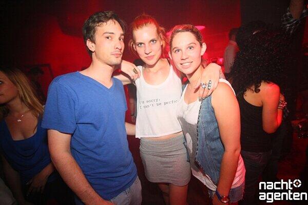 Noch eine wilde Party mitten in der Woche:  "Whatever Wednedsday" in der "MilchundBar". Mehr Bilder unter:  www.nachtagenten.de