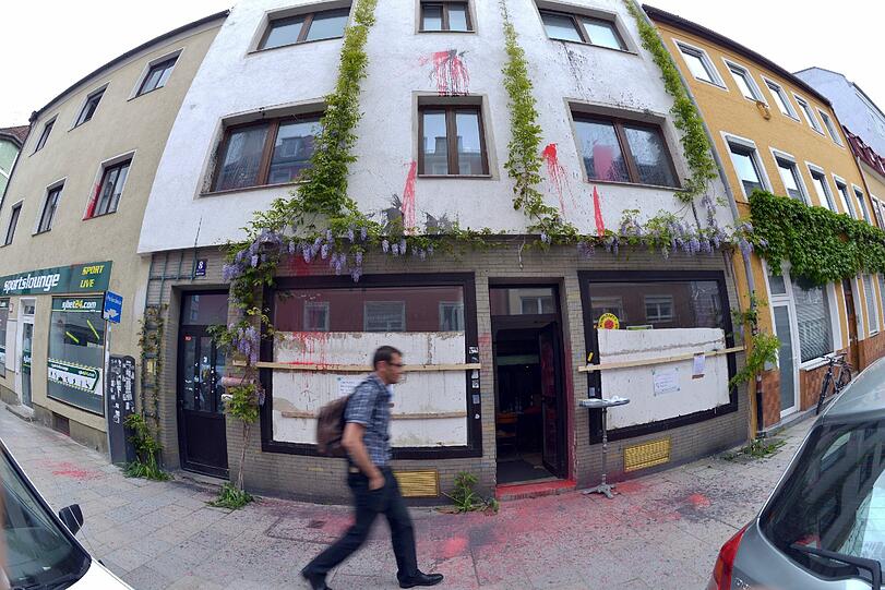 Seit Mitte April gab es eine Reihe von Attacken gegen linke Initiativen. Darunter ein Farbbeutelanschlag auf ein Wohnhaus in der Ligsalzstraße.