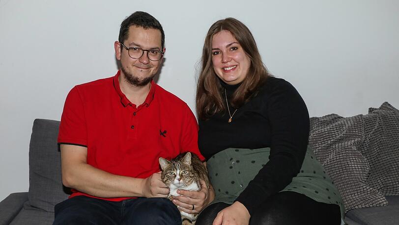Tamina und Michael Straßer mit ihrer Gewinnerkatze Nala. Tamina und Michael Straßer mit ihrer Gewinnerkatze Nala.