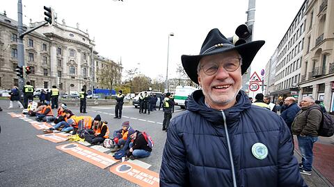 Ulf Stadler, überzeugter Unterstützer der Klimaaktivisten, die sich am Stachus mehrmals festgeklebt haben.