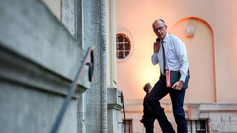 Bundeskanzler Friedrich Merz (CDU) sagt, Schnieder gehe es besser.