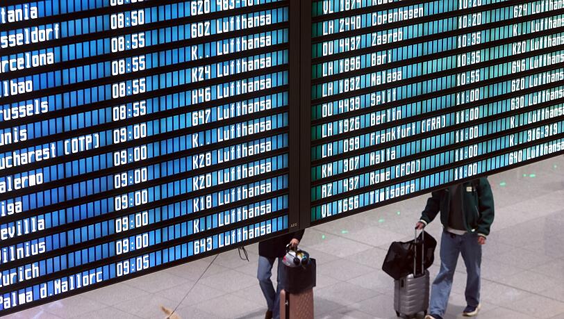 Eine Frau wurde am Münchner Flughafen vom Weiterflug ausgeschlossen. (Symbolbild) Eine Frau wurde am Münchner Flughafen vom Weiterflug ausgeschlossen. (Symbolbild)