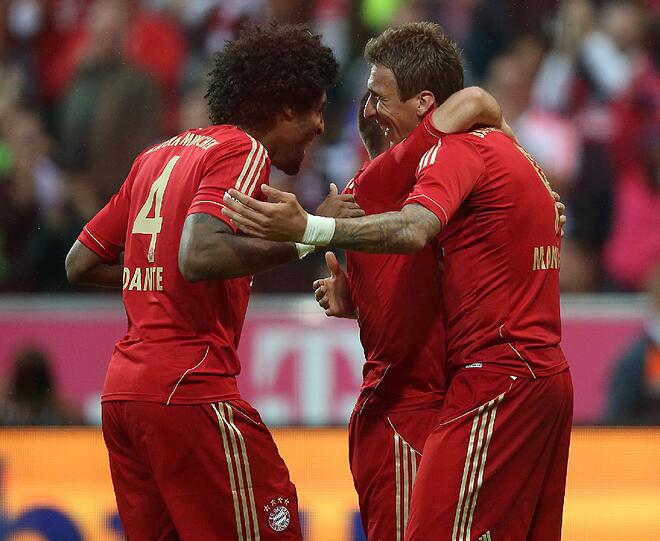 Mit 6:1 gegen Stuttgart verteidigt der FC Bayern die Tabellenführung verteidigt - und legt den besten Saisonstart seit fünf Jahren hin. Die Bilder vom Spiel