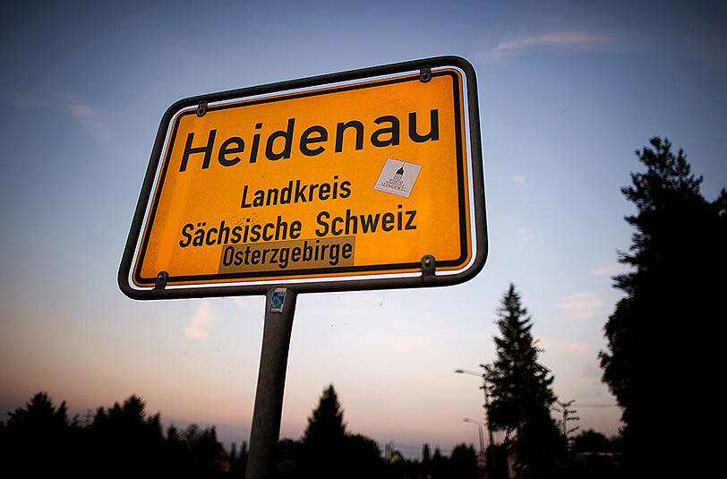 Orteingangsschild der Statdt Heidenau in Sachsen. Das Verfassungsgericht hat das Versammlungsverbot für Heidenau am Samstag komplett gekippt.