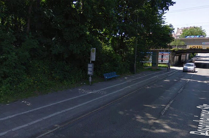An der Bushaltestelle Kustermannpark stieg die Studentin aus, ehe sie von den Tätern überwältigt wurde.