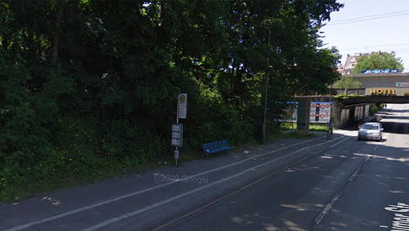 An der Bushaltestelle Kustermannpark stieg die Studentin aus, ehe sie von den Tätern überwältigt wurde. An der Bushaltestelle Kustermannpark stieg die Studentin aus, ehe sie von den Tätern überwältigt wurde.