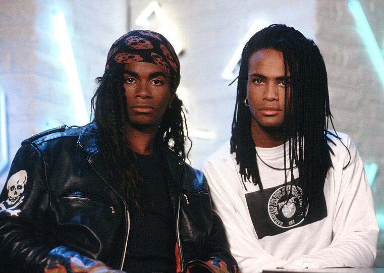 Sänger Fab Morvan (li.) und Rob Pilatus (re.) (beide Milli Vanilli) während eines Auftritts bei der TV-Sendung - Formel Eins - in München.