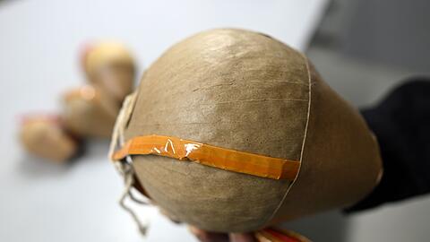 Kugelbomben werden aus speziellen Rohren abgefeuert. Wenn es dabei zu einem Unfall kommt, kann das schlimme Folgen haben (Archivbild).