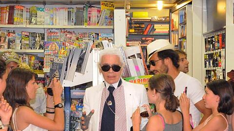 Karl Lagerfeld beim Einkaufsbummel in Saint-Tropez.