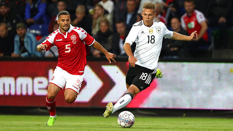 Joshua Kimmich - Note 2: Der Bayern-Profi machte die letzten zwölf (!) Länderspiele komplett mit. In Dänemark als offensiver Rechtsverteidiger. Unglücklich sein Diagonalball vor dem 0:1, ihm versprangen einige Bälle. Aber: Traum-Fallrückzieher zum Ausgleich.