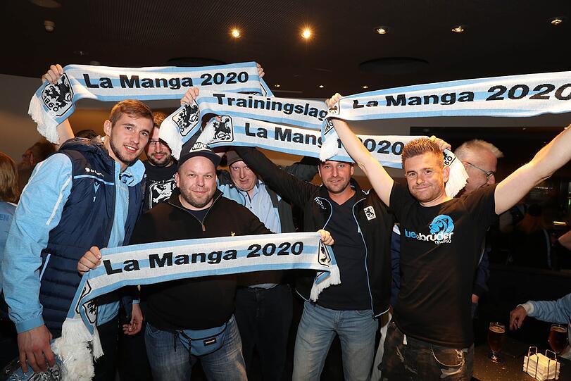 Löwen-Stars zum Anfassen: Die Bilder vom Fanabend in der "Royal-Bar" in La Manga.