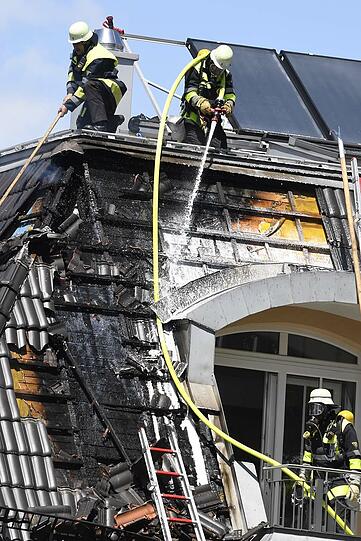 Der Dachstuhlbrand richtete einen erheblichen Schaden an, verletzt wurde zum Glück niemand.