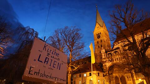 Mehr Laienbeteiligung gehört zum Forderungskatalog von reformorientierten Katholiken. (Archivbild)