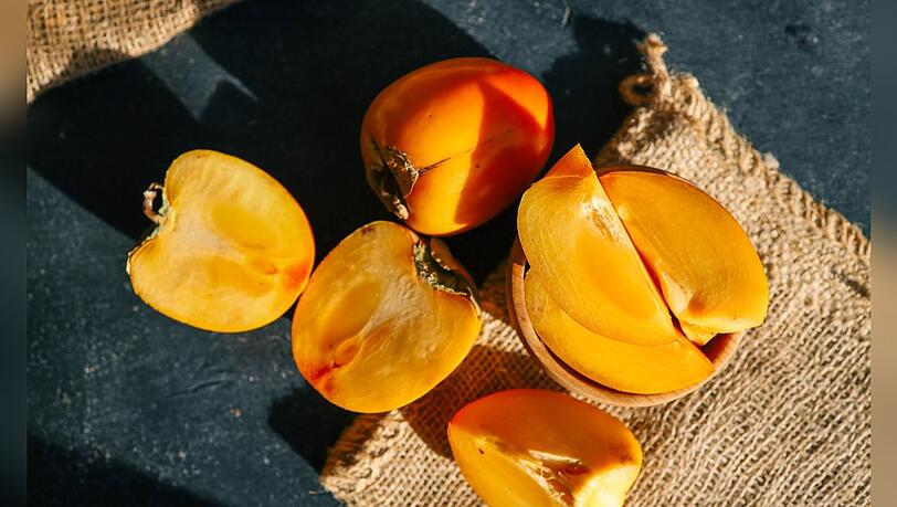 Die Kaki hat von Oktober bis April Saison.