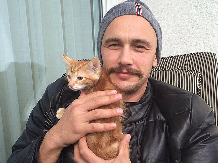 Welpen und Kätzchen gehörten zu den "Requisiten", die James Franco für #MakeJamesDo benutzte
