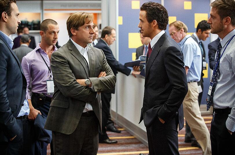 In Las Vegas trifft sich die Finanzwelt, wo Steve Carell durch Ryan Gosling (re.) die Verkommenheit begreift.