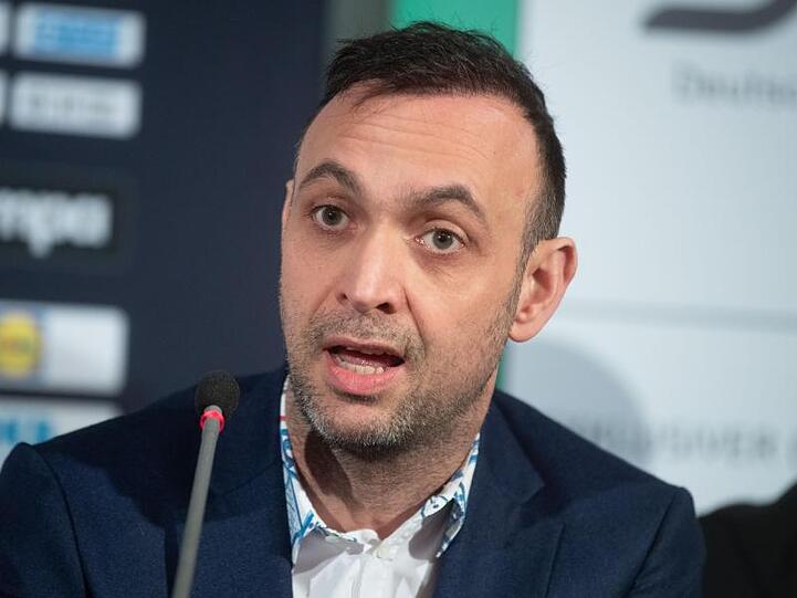 Füchse-Manager Bob Hanning hat immer noch die Hoffnung, die Saison zu Ende spielen zu können.