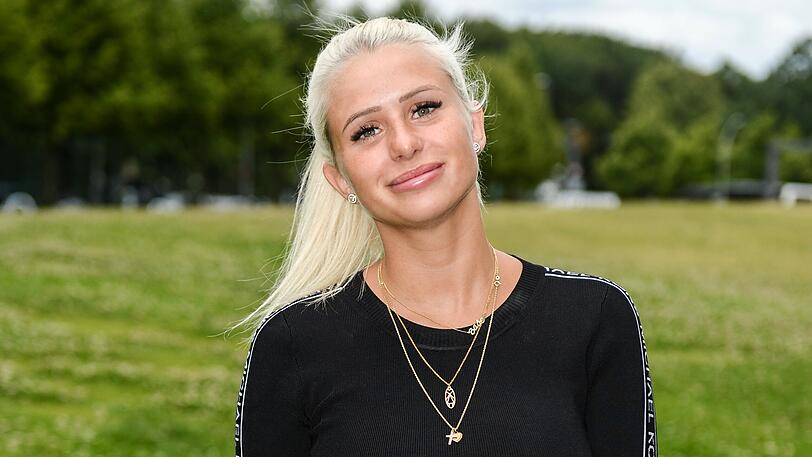 Ex-Bachelor-Kandidatin Carina Spack hat noch eine Rechnung offen. Ihre Gegnerin ist...