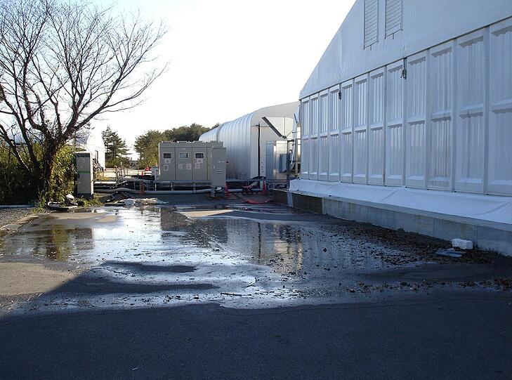 Seit der Katastrophe im Atomkraftwerk Fukushima ist sehr viel verstrahltes Wasser ins Meer geflossen. Foto: Japan Defense Ministry/Archiv