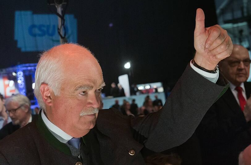 Vom Aussenseiter zum Parteivize: Europa-Rebell Peter Gauweiler nach seiner Wahl zum Stellvertreter von Horst Seehofer.