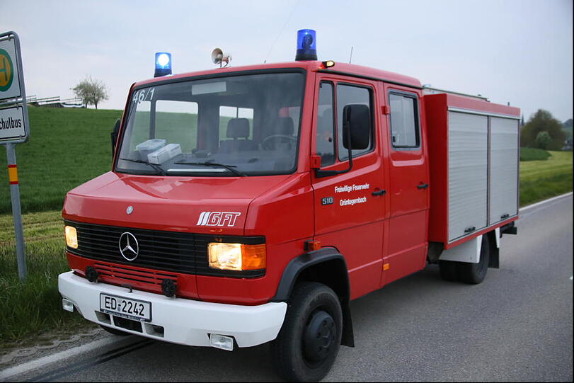 Tragisches Ende einer Partynacht: Ein Mann schlief auf der Straße ein und wurde überfahren. Bilder vom Unfallort.
