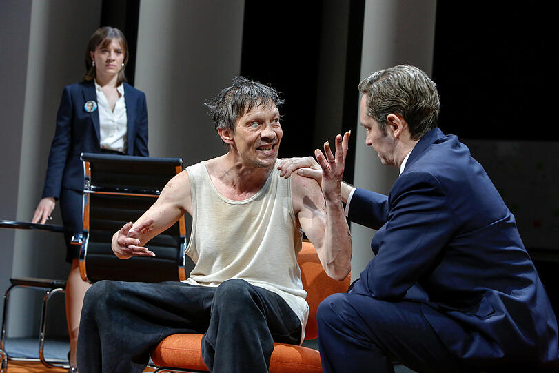 Irrer, Seher oder Wahrsager? Theiresias kommt vorbei: Steffen H&ouml;ld mit Florian von Manteuffel.