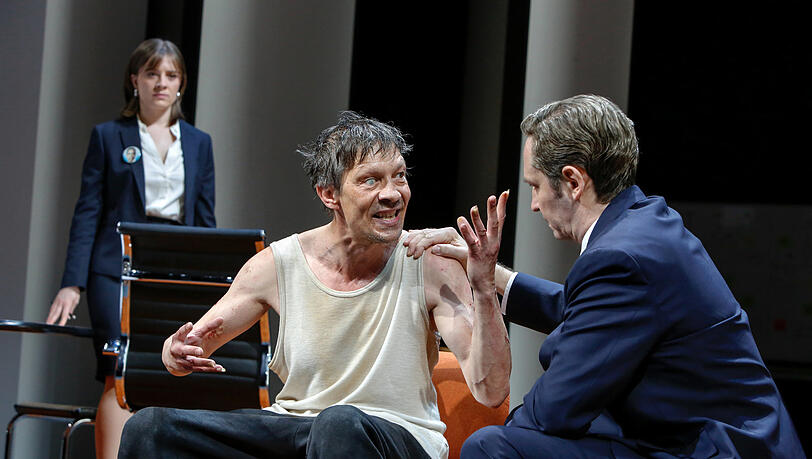 Irrer, Seher oder Wahrsager? Theiresias kommt vorbei: Steffen H&ouml;ld mit Florian von Manteuffel.