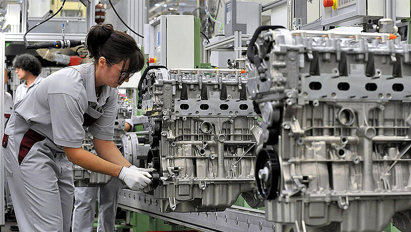 Laut einer Umfrage unter Herstellern, Zulieferern und Händlern bleiben bis 2020 die Optimierung des Verbrennungsmotors und das Wachstum in den Schwellenländern die wichtigsten Auto-Themen. Laut einer Umfrage unter Herstellern, Zulieferern und Händlern bleiben bis 2020 die Optimierung des Verbrennungsmotors und das Wachstum in den Schwellenländern die wichtigsten Auto-Themen.