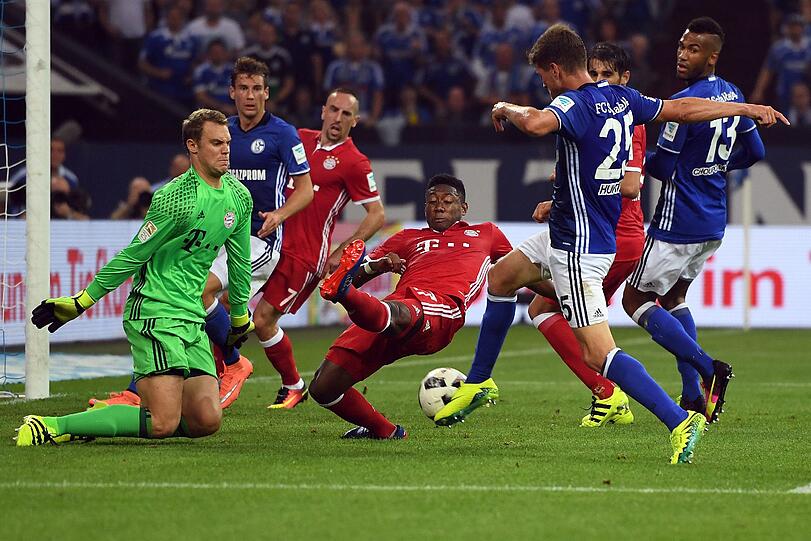 Manuel Neuer Note 2: Der ehemalige Knappe als Hassfigur Fans der Königsblauen. Kennt er. Kann er ab. Bei Huntelaars Lattenkracher noch dran &ndash; bärenstarke Parade (56.). Kassierte diese Saison, ob mit Bayern oder der Nationalelf, noch kein Gegentor.