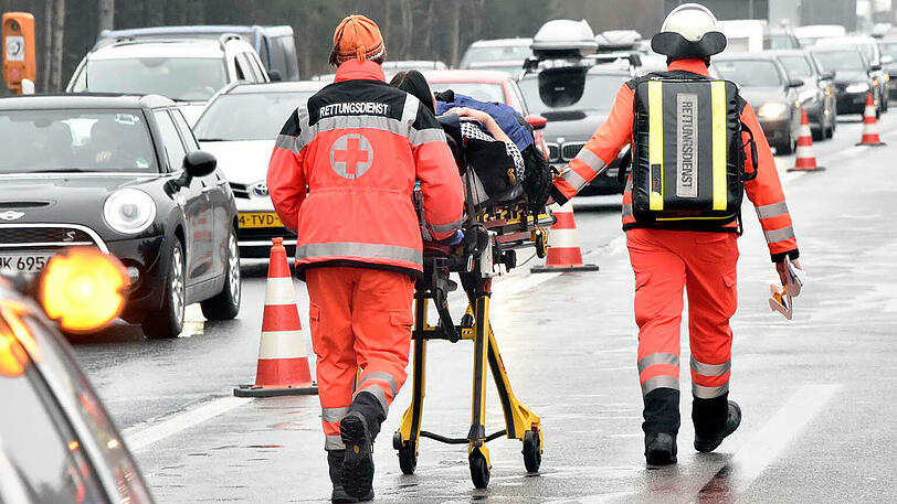 Unfall auf der A8 beim Holfoldinger Forst. Die Bilder.