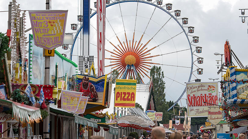 Seit Freitag läuft das Gäubodenfest in Straubing - auch hier steigt die Feierlaune einigen zu Kopf.